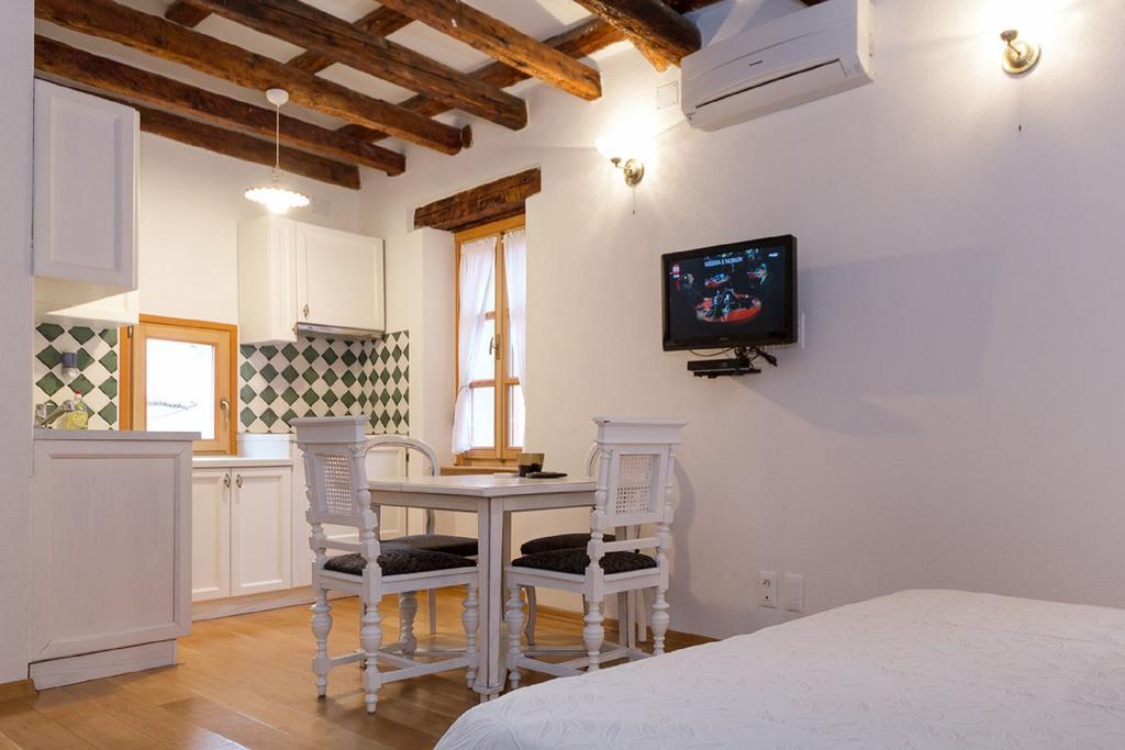 Apartment Galeb *