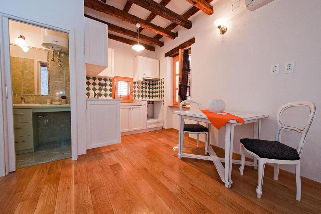 Apartma Galeb *
